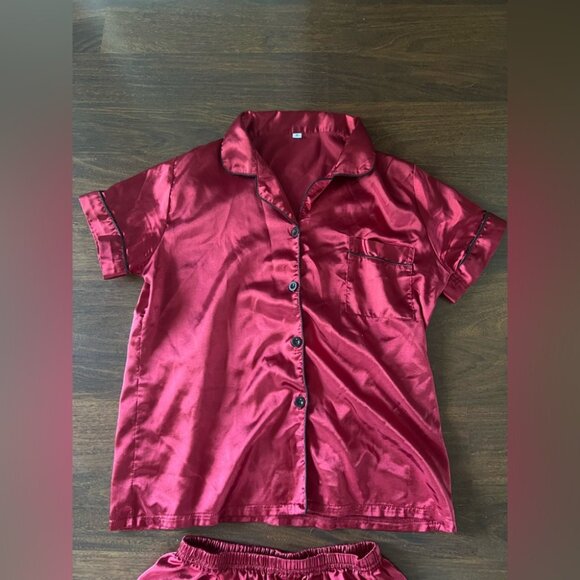 SHEIN Satin Pajama Set Women’s Small Burgundy Red Button Up Shorts - Picture 3 of 4